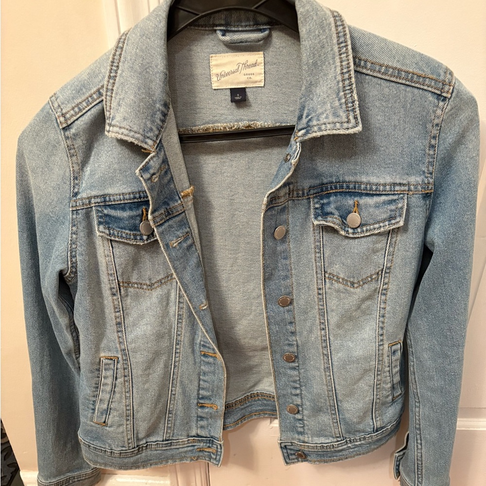 Women's size small blue denim jacket.